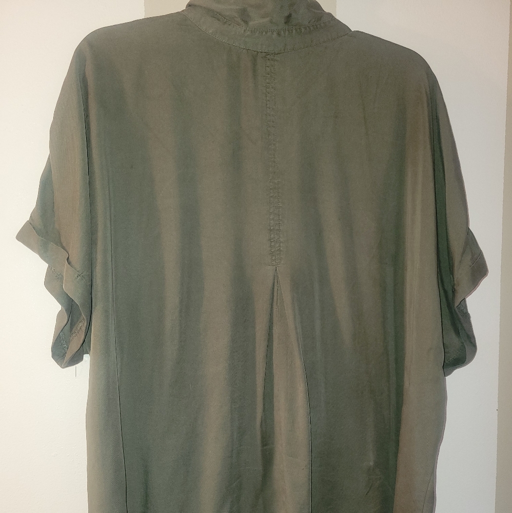 Plus Size Button-Up blouse - Picture 6 of 9